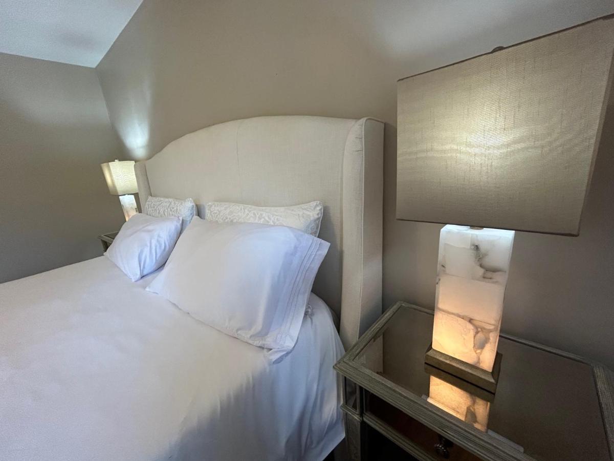 North Nanaimo Gem - Garden-View Room With Private Ensuite Dış mekan fotoğraf