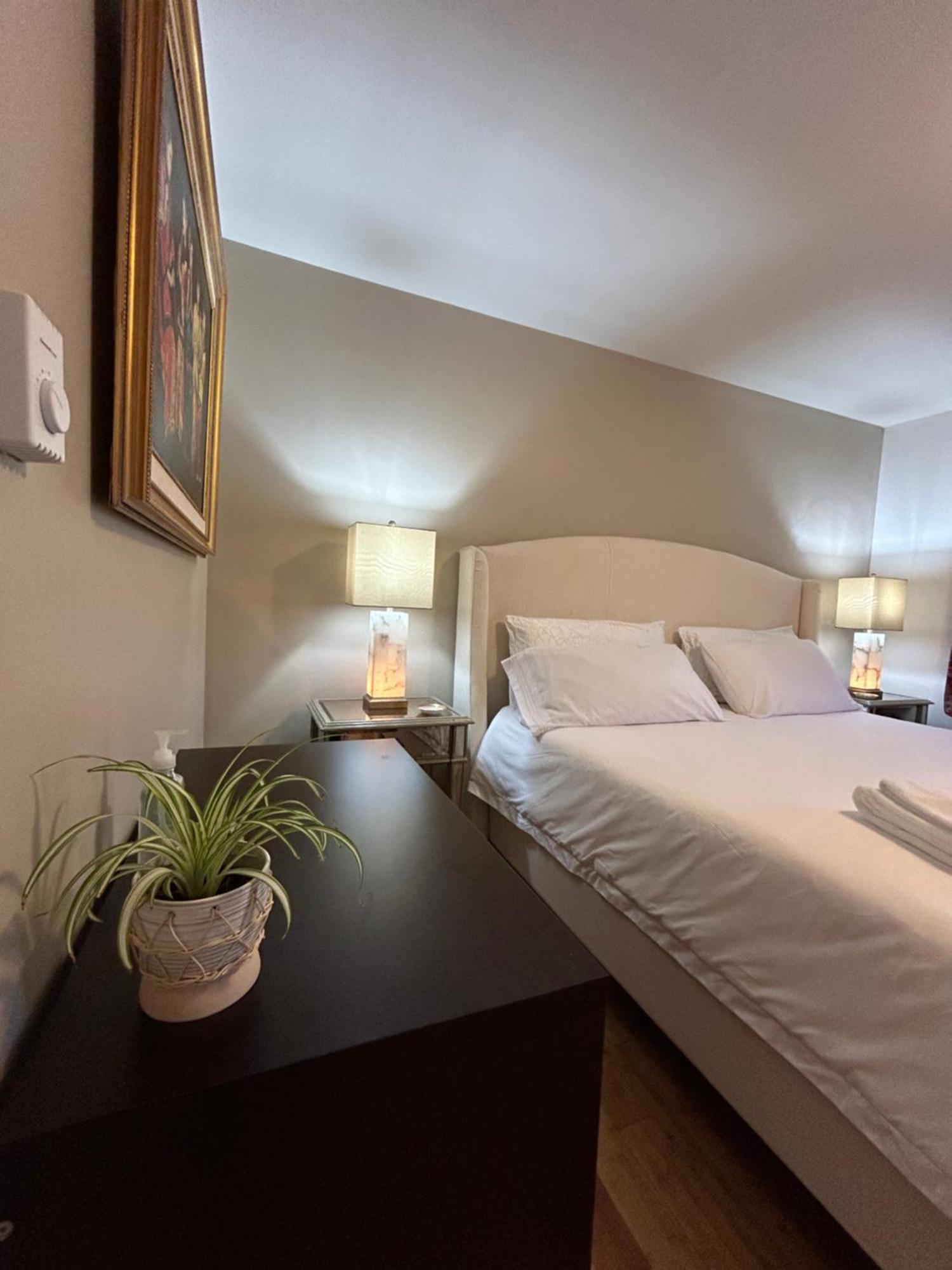 North Nanaimo Gem - Garden-View Room With Private Ensuite Dış mekan fotoğraf