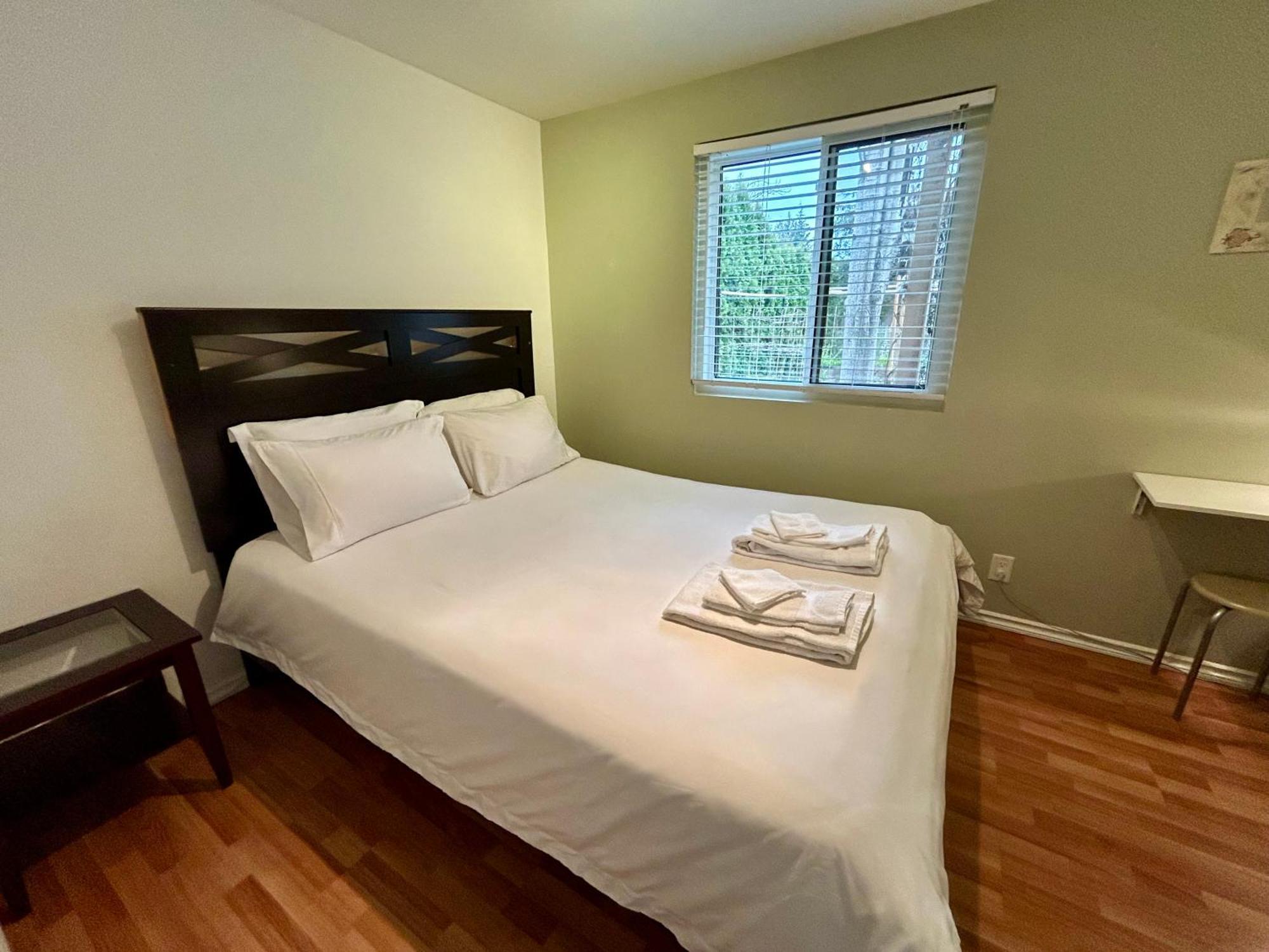 North Nanaimo Gem - Garden-View Room With Private Ensuite Dış mekan fotoğraf